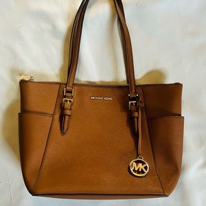 Michal Kors tan leather shoulder bag